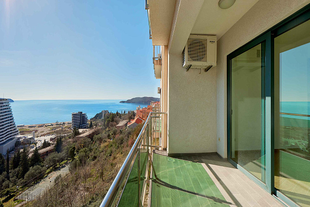 Apartments with sea views in a new building in Becici — photo 4